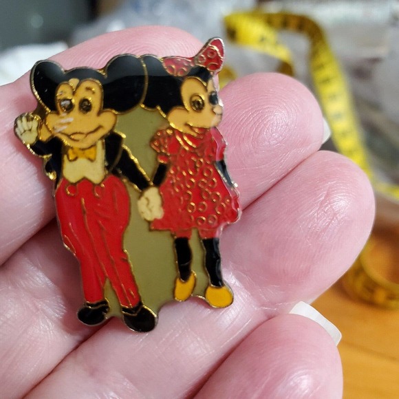 Vintage Disney Trading Pins Mickey and Minnie Mouse Strolling thur Disneyland - Picture 4 of 4
